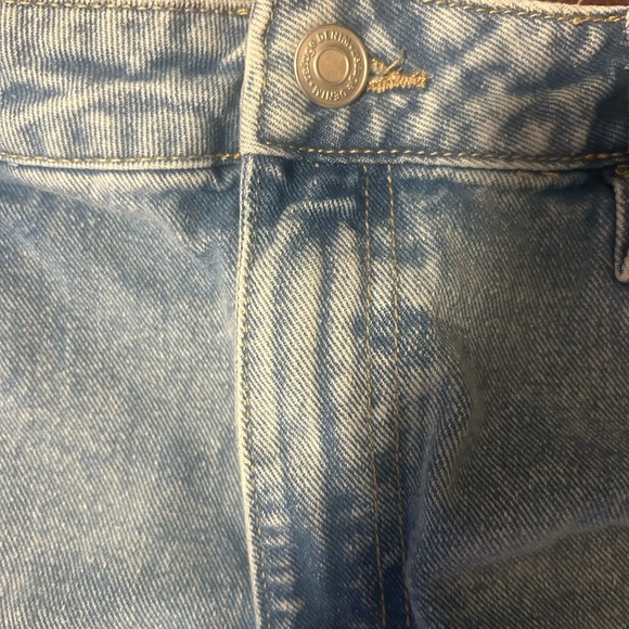 Women's ‘Ripped’ Denim Shorts - Blue - Picture 4 of 4